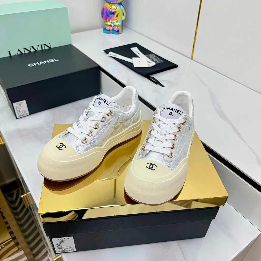 👟👟Ex-factory price 600👟👟 Chanel bread shoes ~ original calfskin panda shoes Chanel 25C latest hot style panda black and white sports shoes casual sneakers Xiaoxiang hot item classic black and white panda color coco girls must pay Fabric: original custom mixed sheepskin lining: original imported breathable mesh lining outsole: Original molded rubber + TPU combination Size: Women's 35-41 👉 👉 👉
